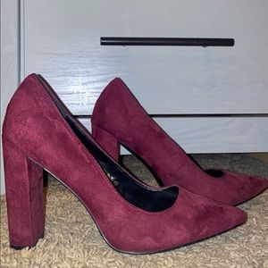 Purple velvet 6in heels. Brand is "SO ME". Heels are size 10 and pointed toe.